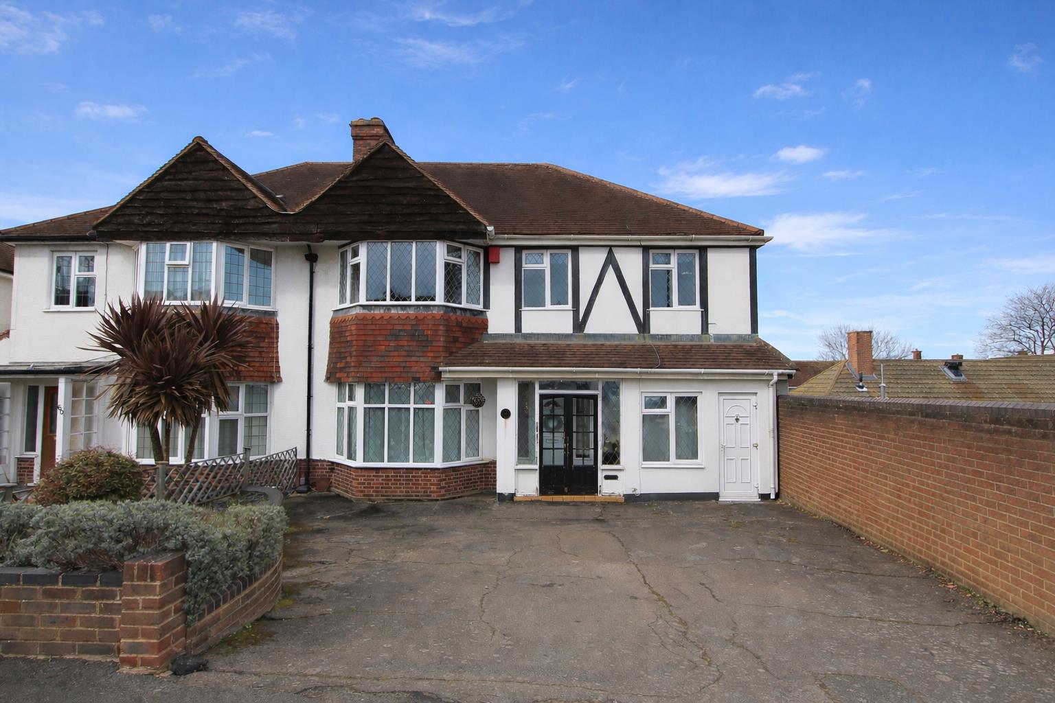 5 bed property in Stanley Park Road, Carshalton